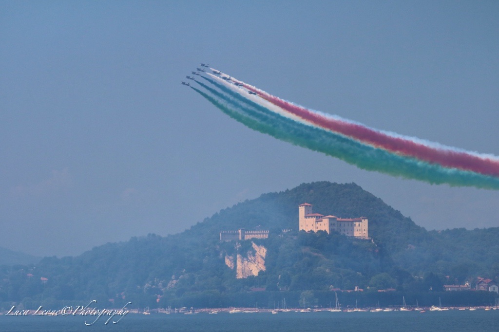 La Foto Del Giorno Frecce Tricolori Sul Lago Maggiore La Provincia