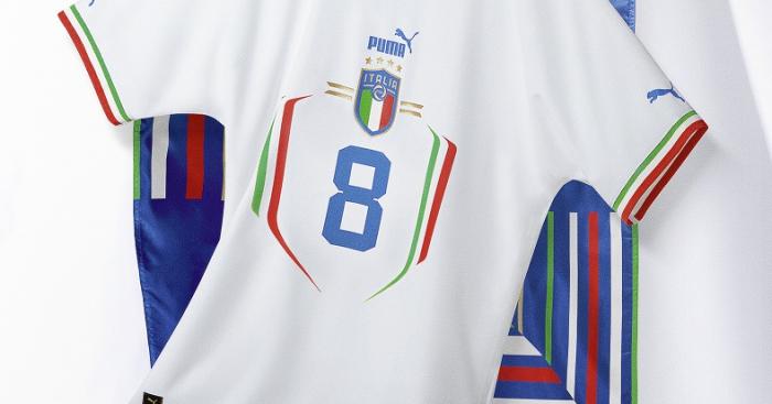 Italia, le indiscrezioni sulla seconda maglia spaccano il web