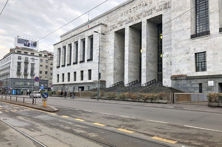 Milano, Incendio Al Palazzo Di Giustizia. Fiammata E Fumo Dalla Caldaia ...